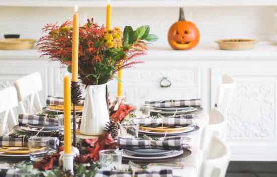 Fira Halloween satt ihop en festlig middag