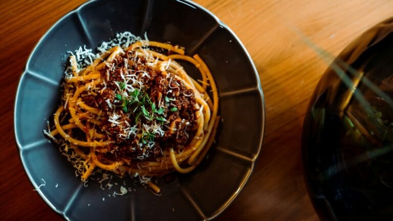 Spagetti bolognese i bechamelsås – Krämig och Enkel