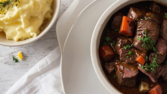 Boeuf bourguignon med potatismos