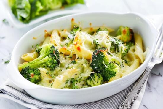 pastagratang med broccoli