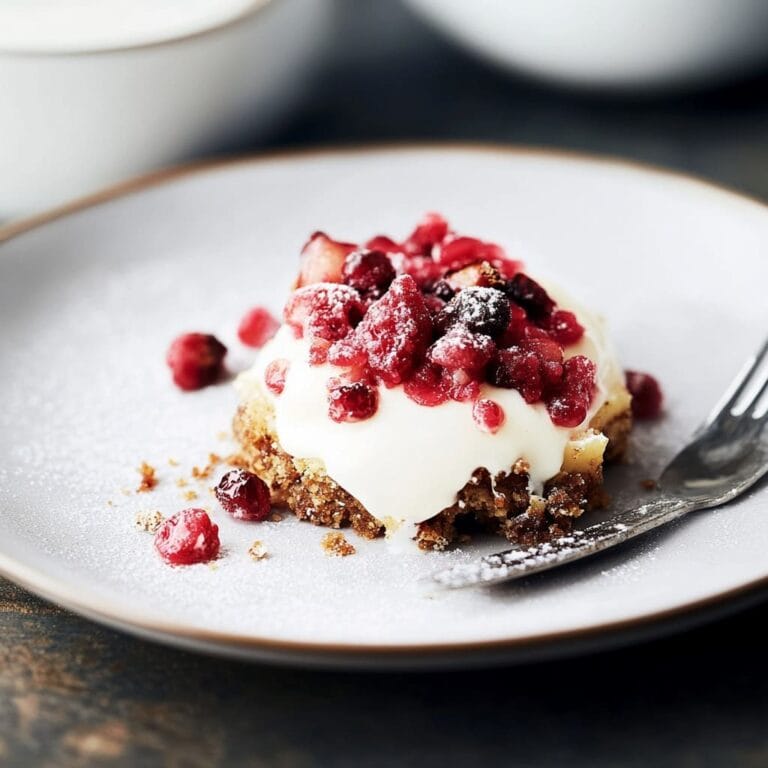 Saftig äppelkaka med krämig vaniljsås
