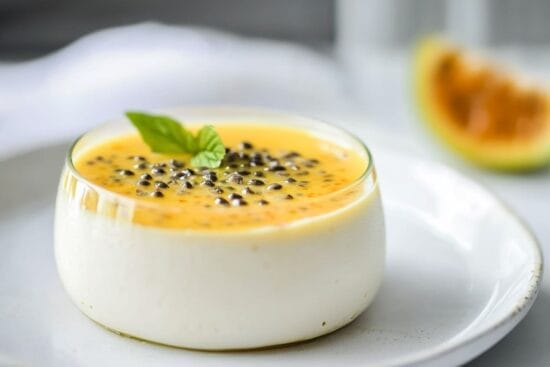Pannacotta med passionsfrukt