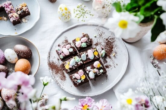 Rocky road med paskagg