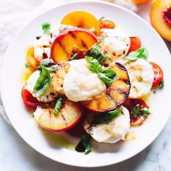 Capresesallad med buffelmozzarella grillad nektarin