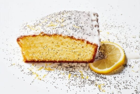 Citron och vallmokaka med florsockerglasyr