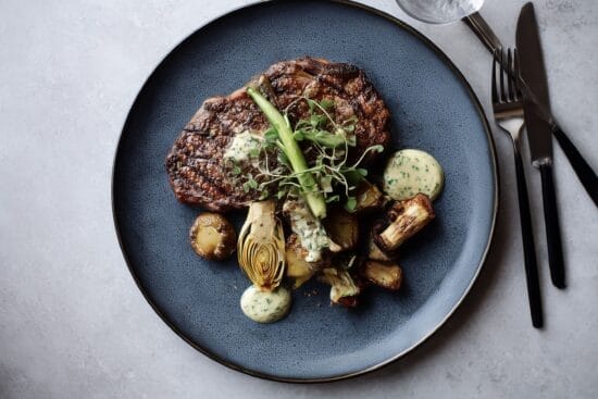 Grillad entrecote med ortsmor rostade primorer