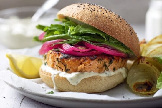 Laxburgare med citronmajonnas