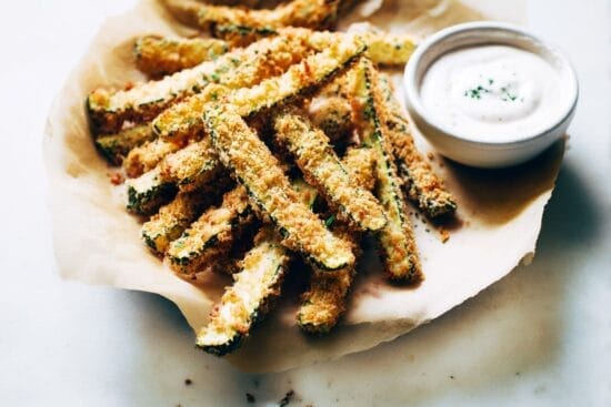 Krispiga zucchinisticks med kramig aioli