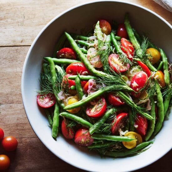 Skordesallad med farska bonor tomat och dill