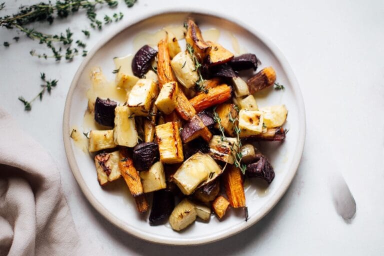 Ugnsrostade rotsaker med honung och timjan