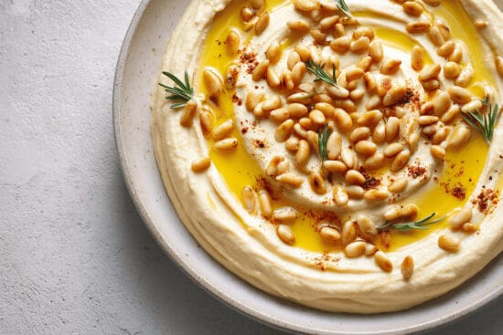 hummus med rostade pinjenotter