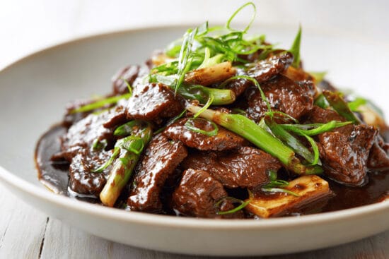 Bon Appetit manadens recept biff med bambuskott och svartpepparsas