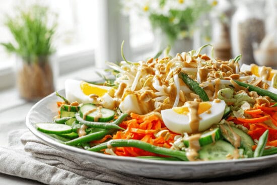 Bon Appetit manadens recept gado gado indonesisk gronsakssallad jordnotssas