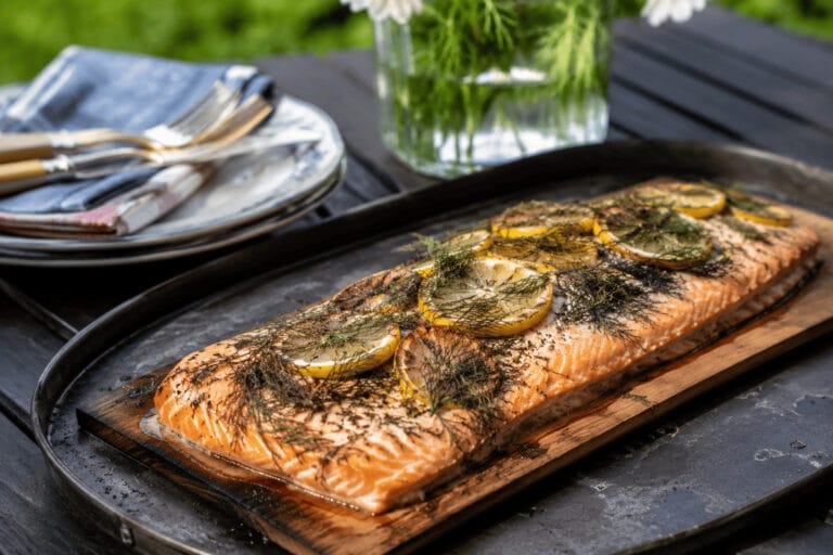 Grillad laxsida på cederplanka